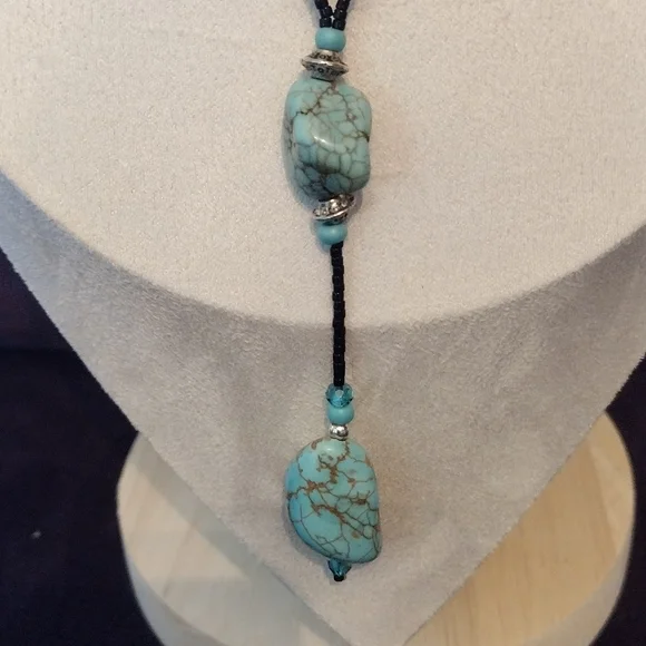 Elegant Black and Turquoise Necklace - Picture 7 of 9